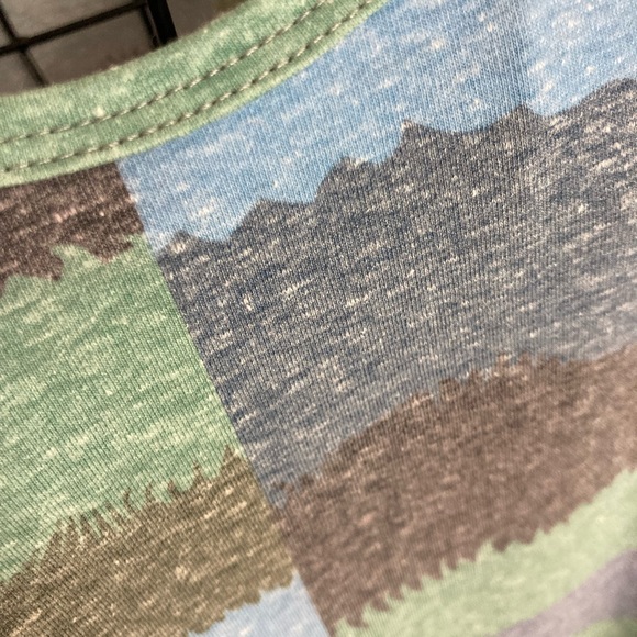 LuLaRoe Classic T, Size L, NWT - Picture 2 of 5